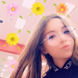 Meet your Posher, Olivia